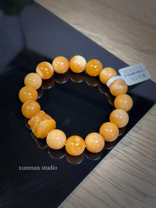 温润如玉,厚载福气|福印守护款
Burmese Yellow Jade × Lion Guardian|13mm Energy Bracelet