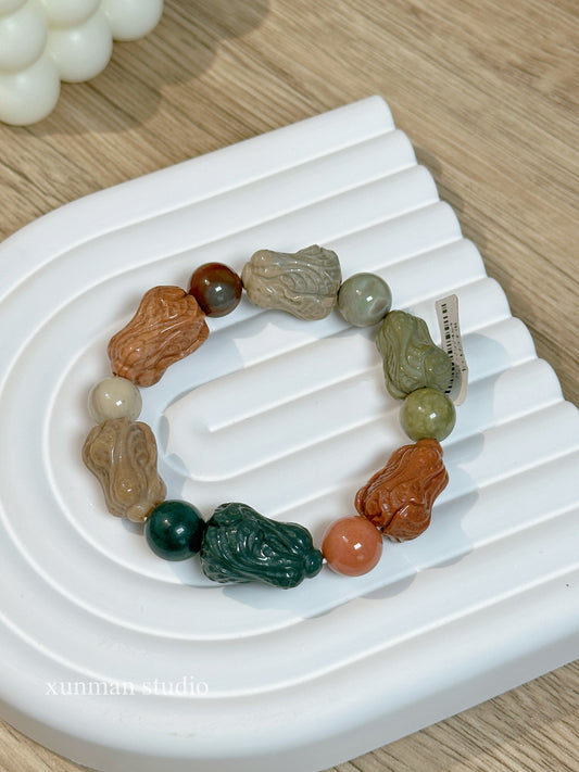 寓意「百財入手」，守得好運長久｜百財守護款

Alxa Agate × Cabbage Carving｜13mm Energy Bracelet